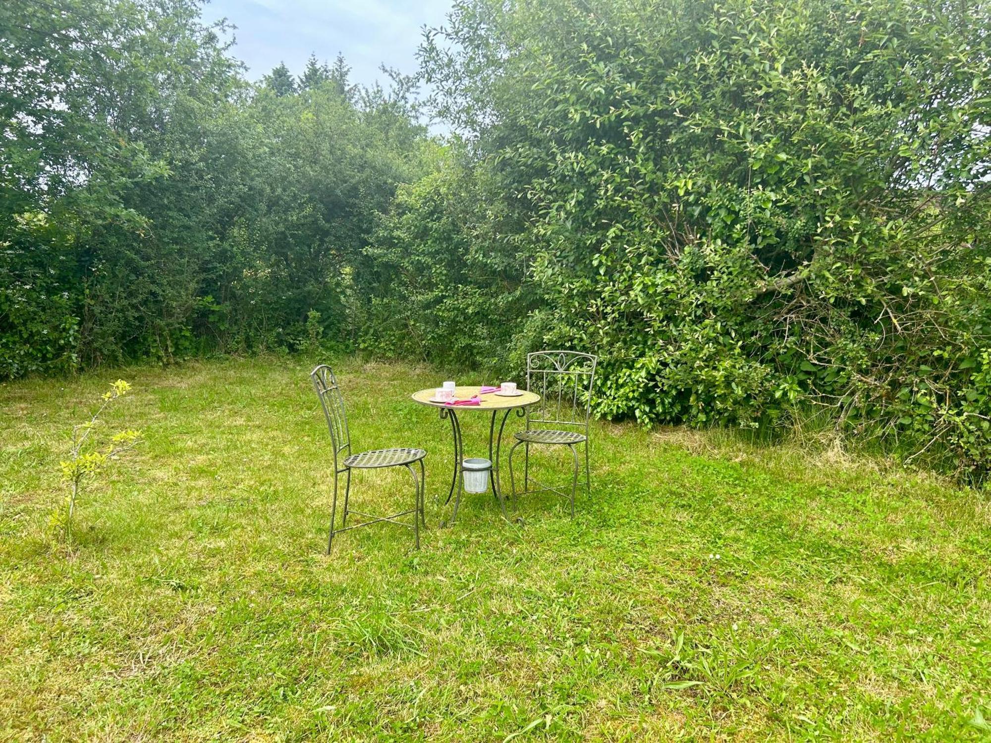 Chambre Au Jardin Tente De Charme Eguzon-Chantome 外观 照片